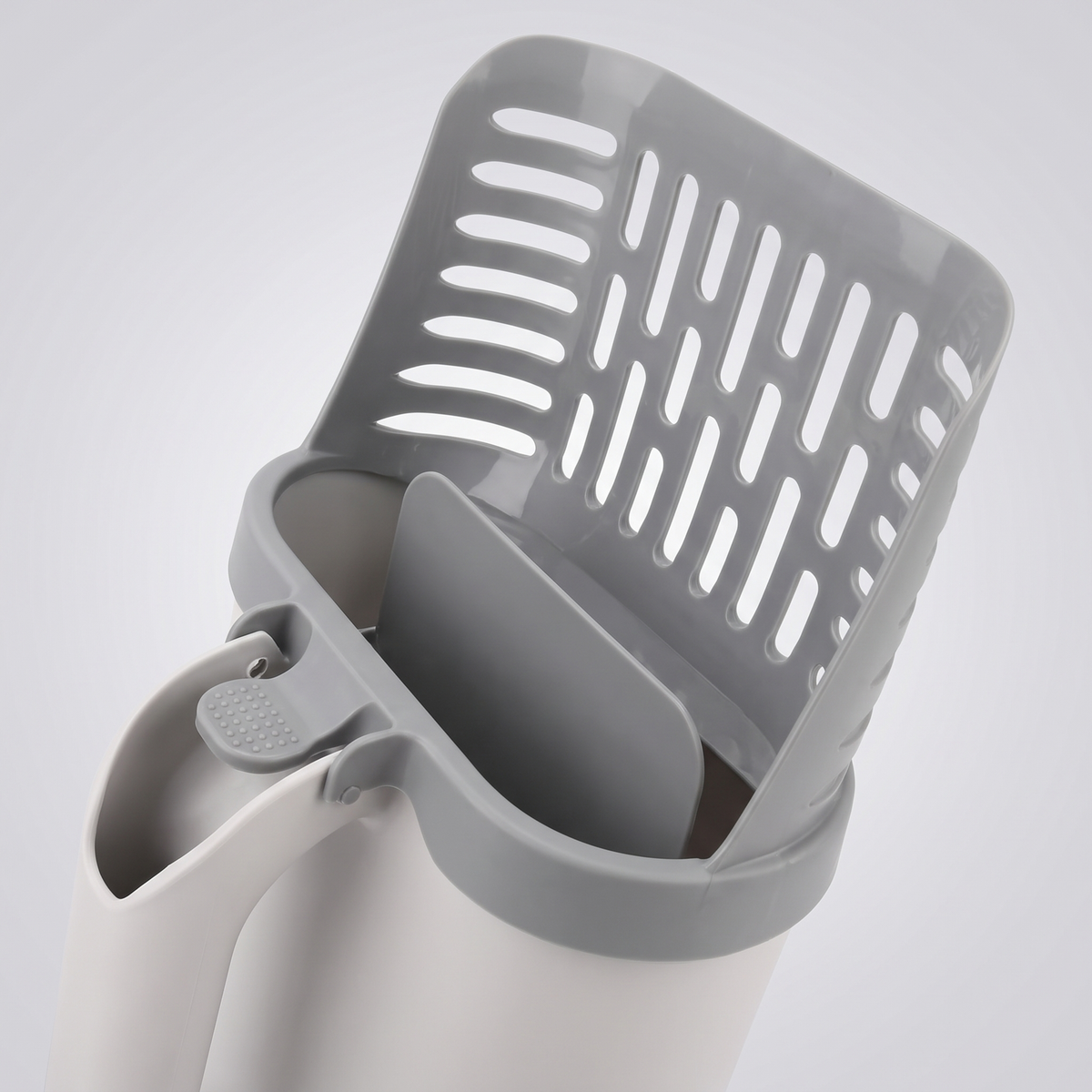 Close view of the slotted scoop head and its moulded holder