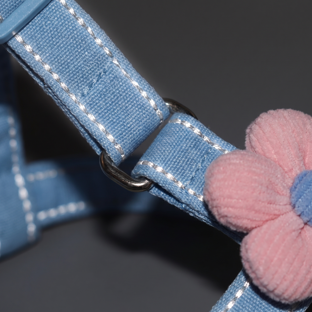 Close view of the reflective stitching on the harness webbing